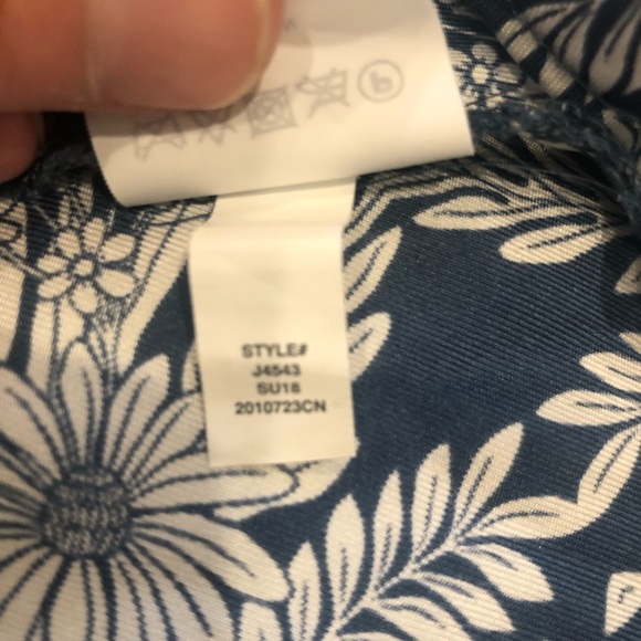 Abigail Borg for J. Crew Blue & White Floral V Neck Tank Top - Size 2 - Picture 3 of 9